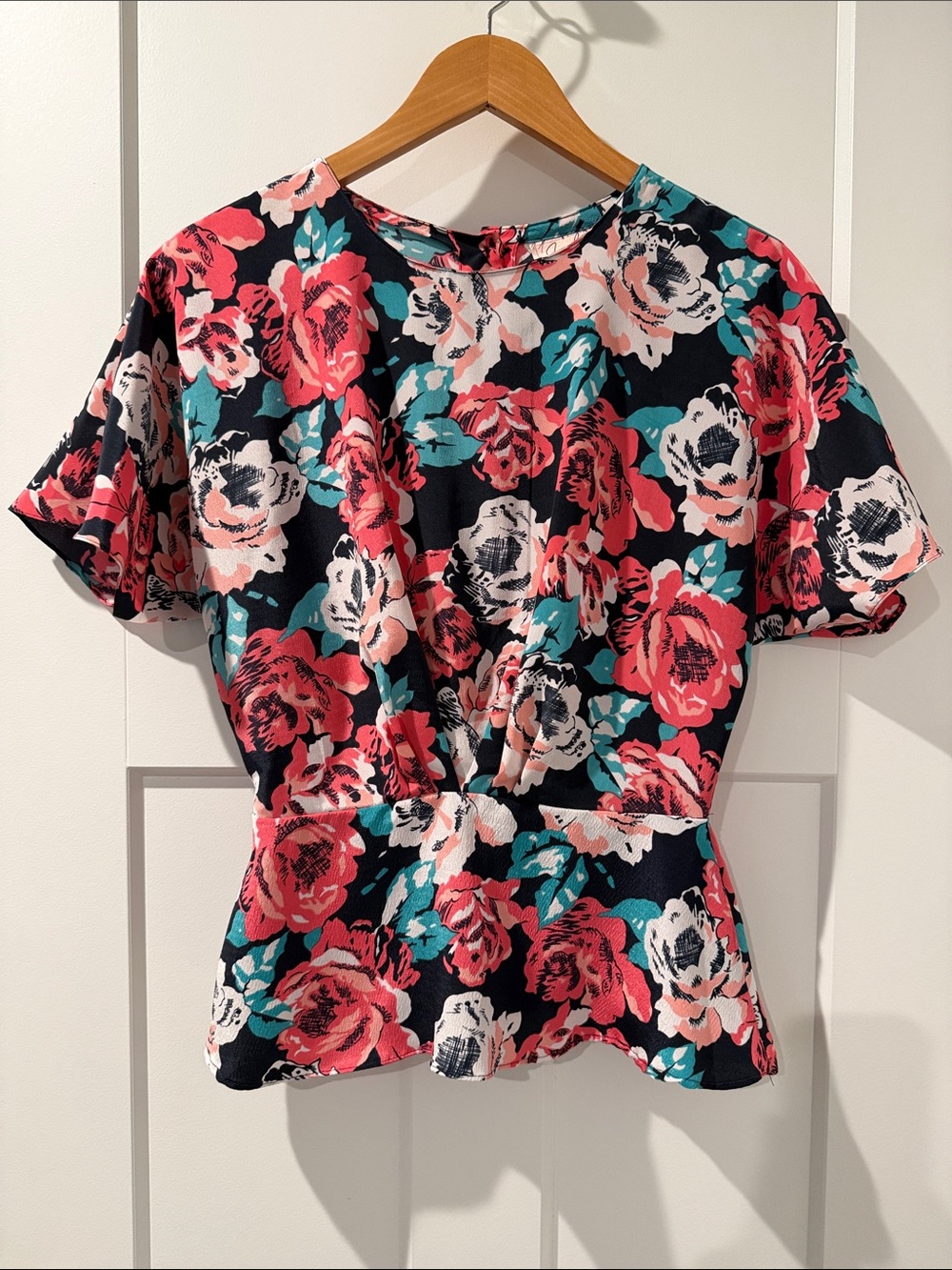 Jaclyn Smith Black Floral Peplum Top with Coral and Teal Accents Y2K